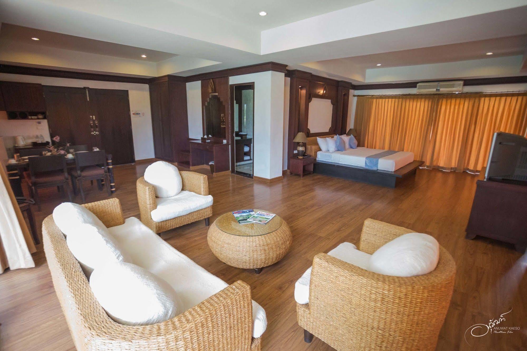 Gassan Legacy Golf Club Hotel Lamphun Bagian luar foto
