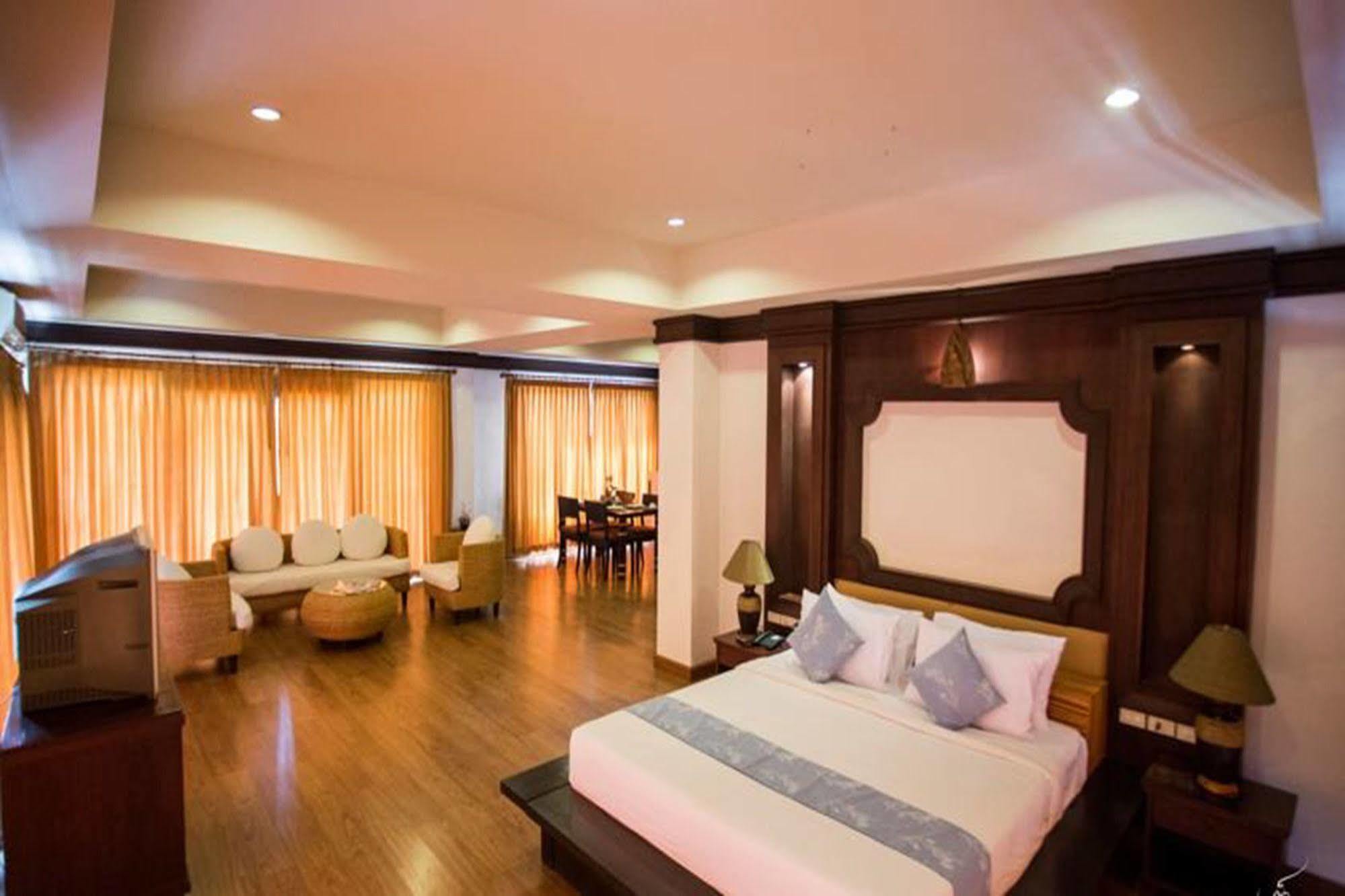 Gassan Legacy Golf Club Hotel Lamphun Bagian luar foto