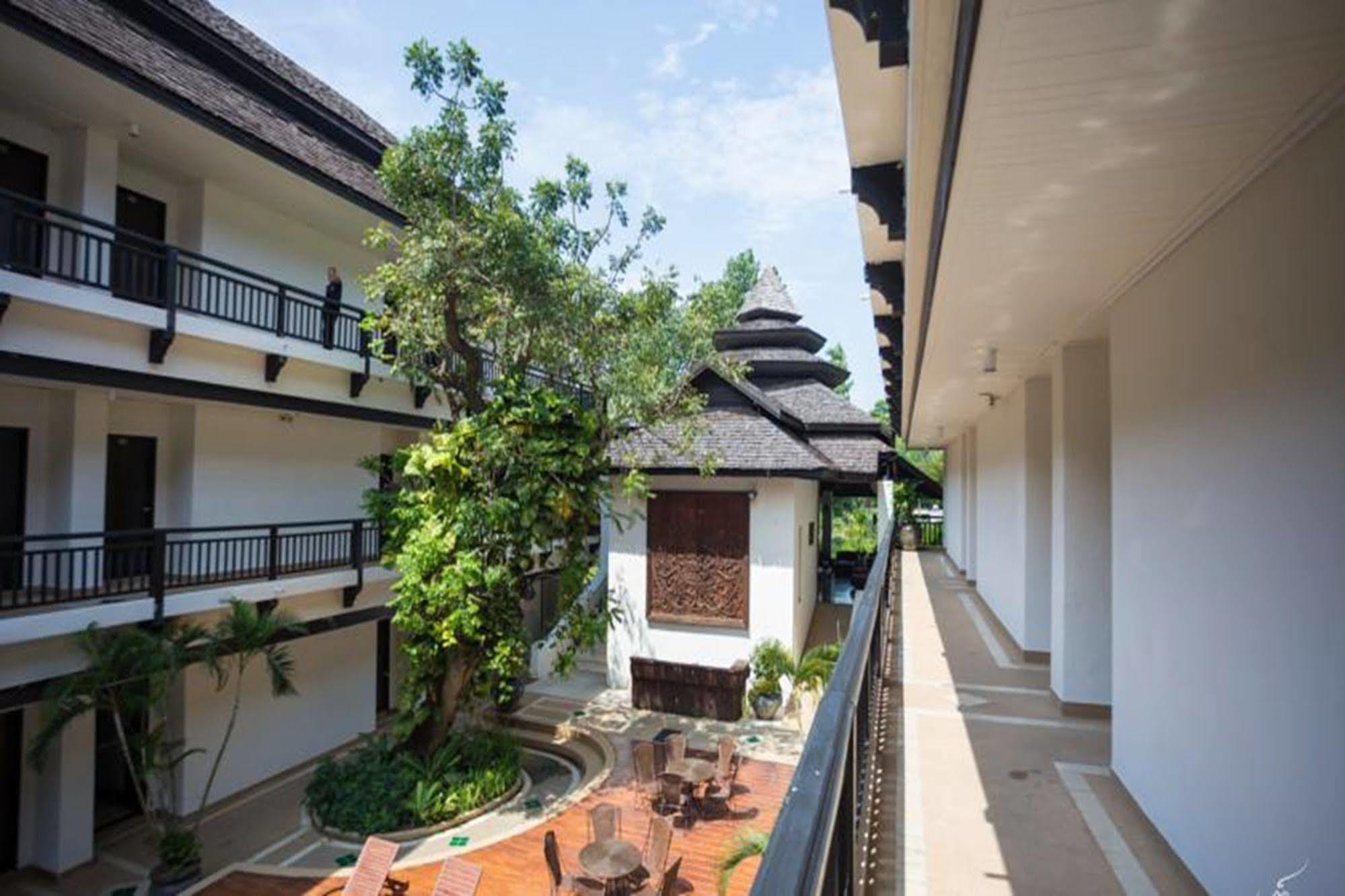 Gassan Legacy Golf Club Hotel Lamphun Bagian luar foto